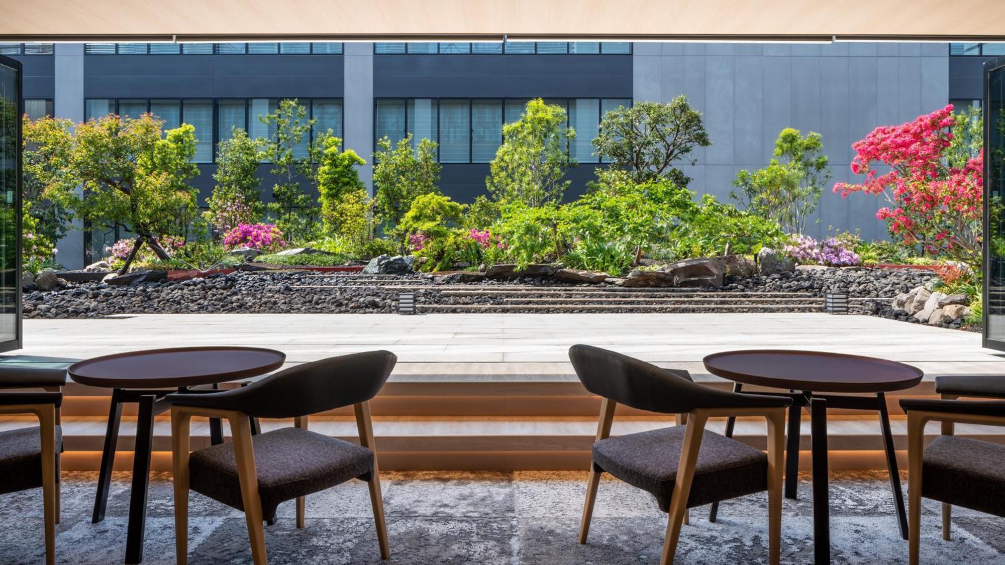 Intercontinental Yokohama Pier 8 By Ihg Hotel Exterior photo